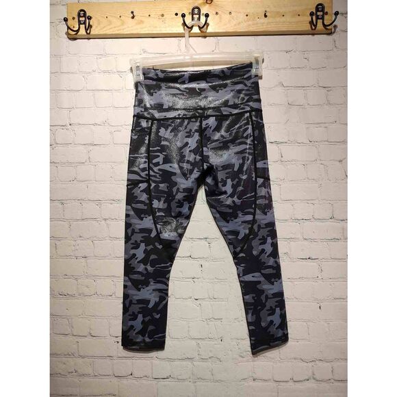 New Zyia active gray camo Capri leggings size 4 * - Picture 2 of 4